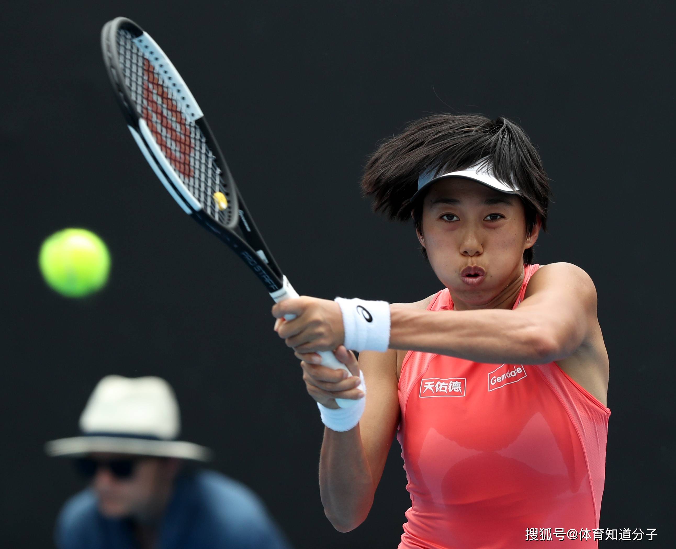 包含火力全开！网球比赛数据创纪录的词条