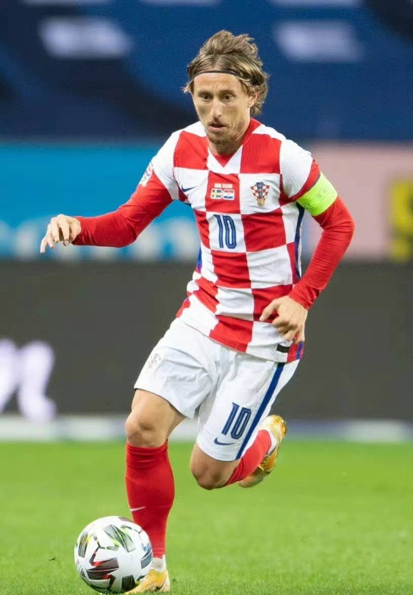 克罗地亚完胜罗马，穆勒统治全场