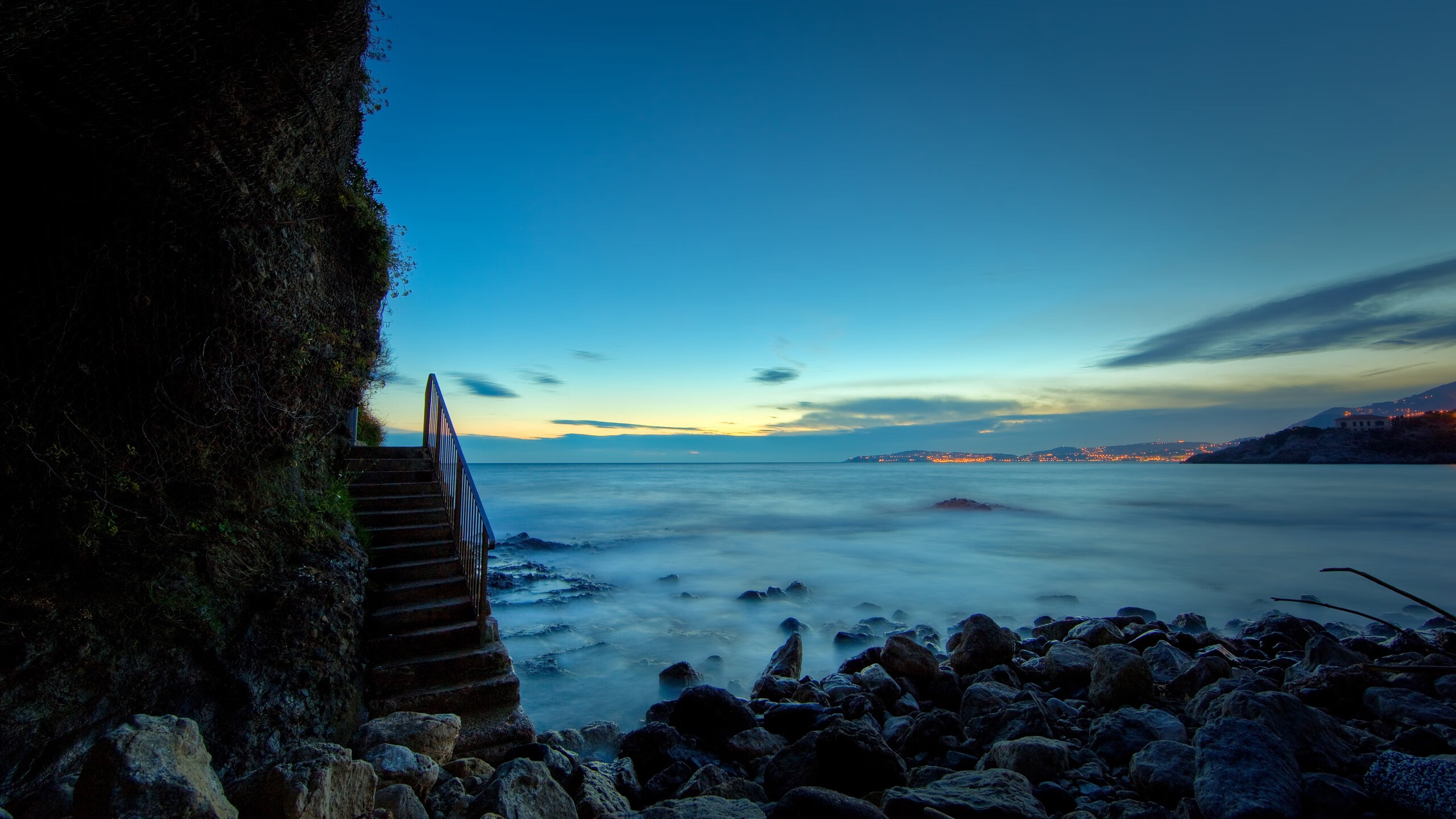 战术的囚笼与个人的黎明，当马刺铁网困住上海，布克在欧冠点亮星空