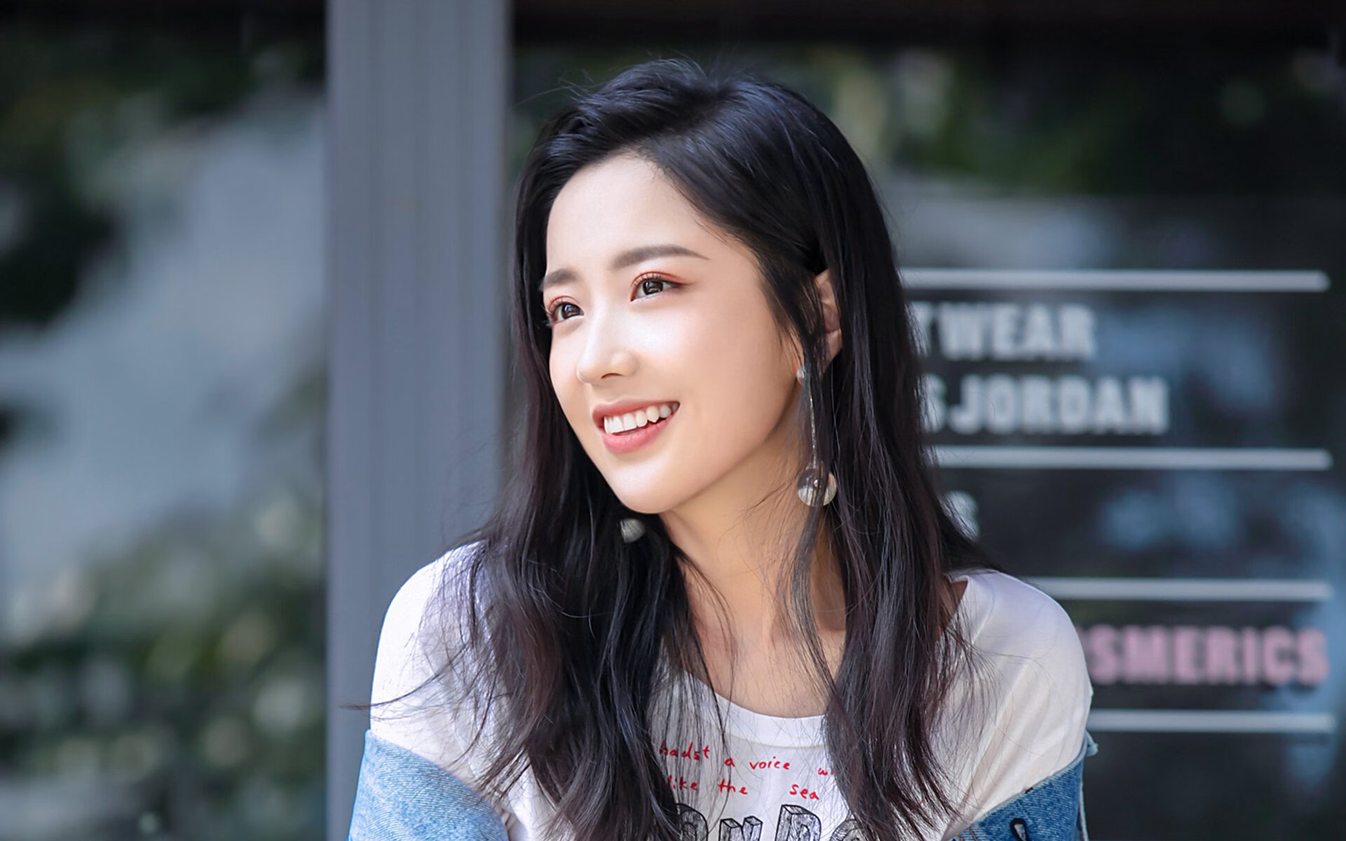 篮球巨星降临绿茵场，伦纳德德甲争冠战接管比赛，步行者收割奇才成序曲