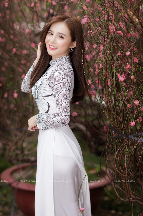 下面我为你构思标题，并以此展开一篇具有唯一性的文章